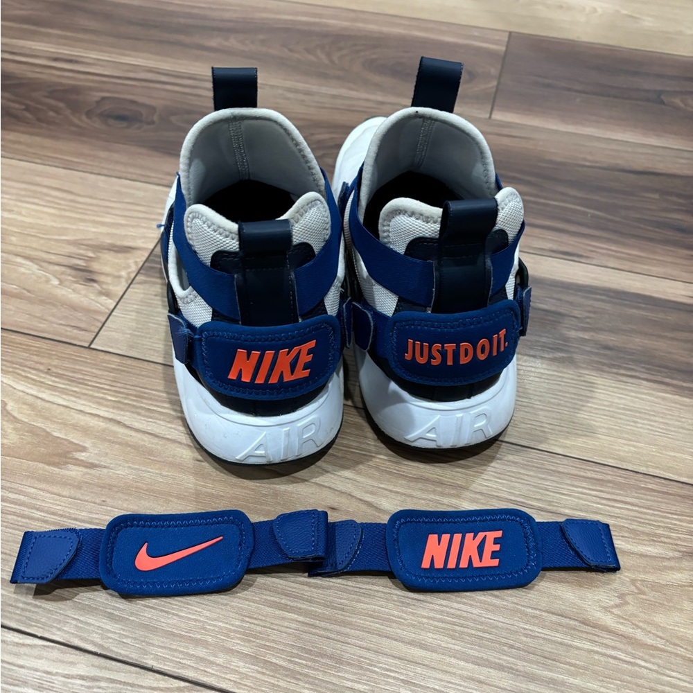 Nike Air Huarche Gym Shoes in White Vast Grey - Gym Blue - Picture 3 of 5
